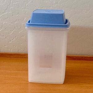 Tupperware Pickle/Olive/Carrot or Celery Stick Keeper Container w/Lift Insert